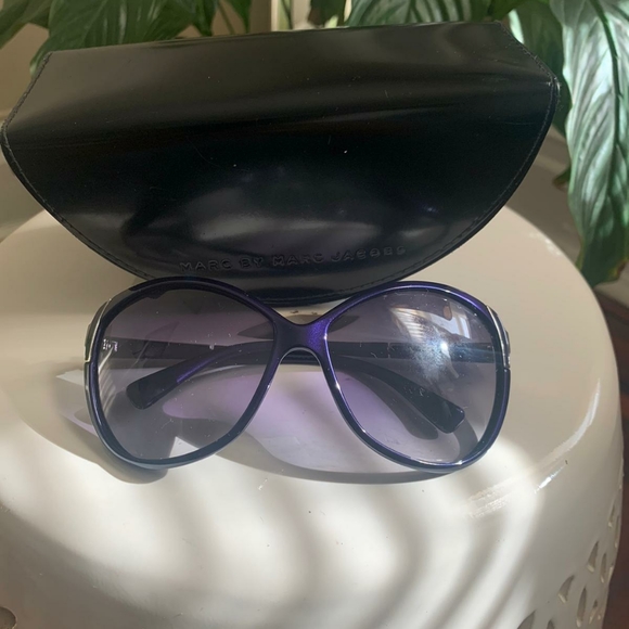 Sunglasses - Picture 2 of 3